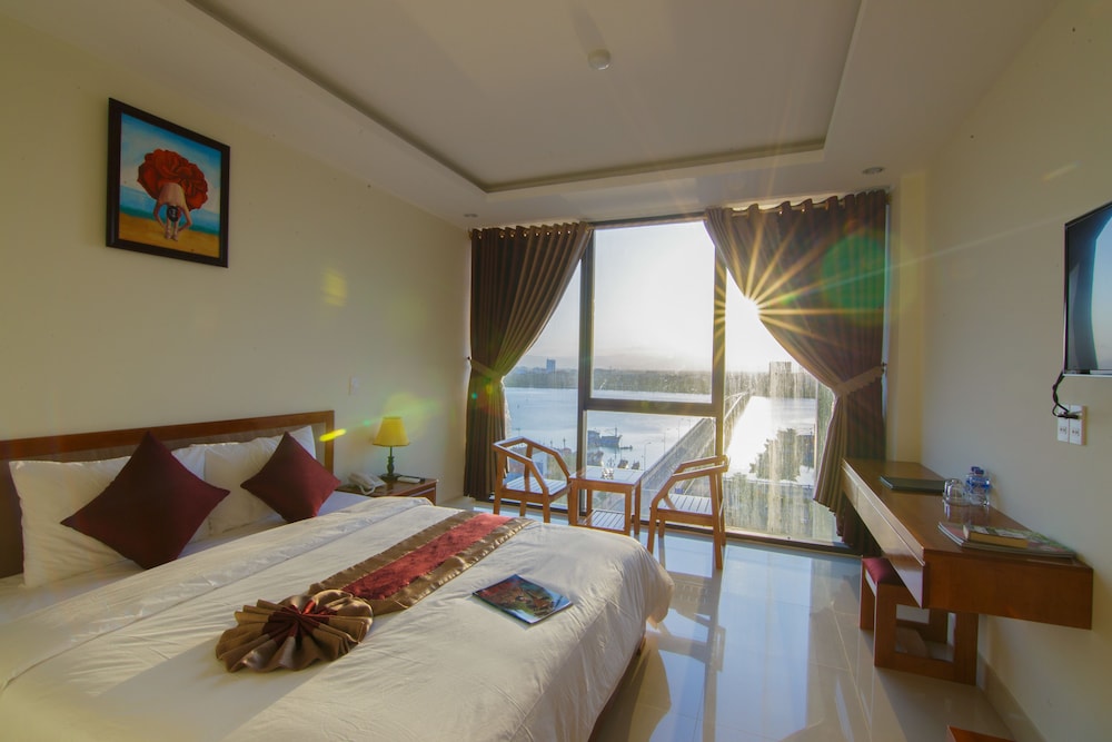 Amanda Quang Binh Hotel 12/30