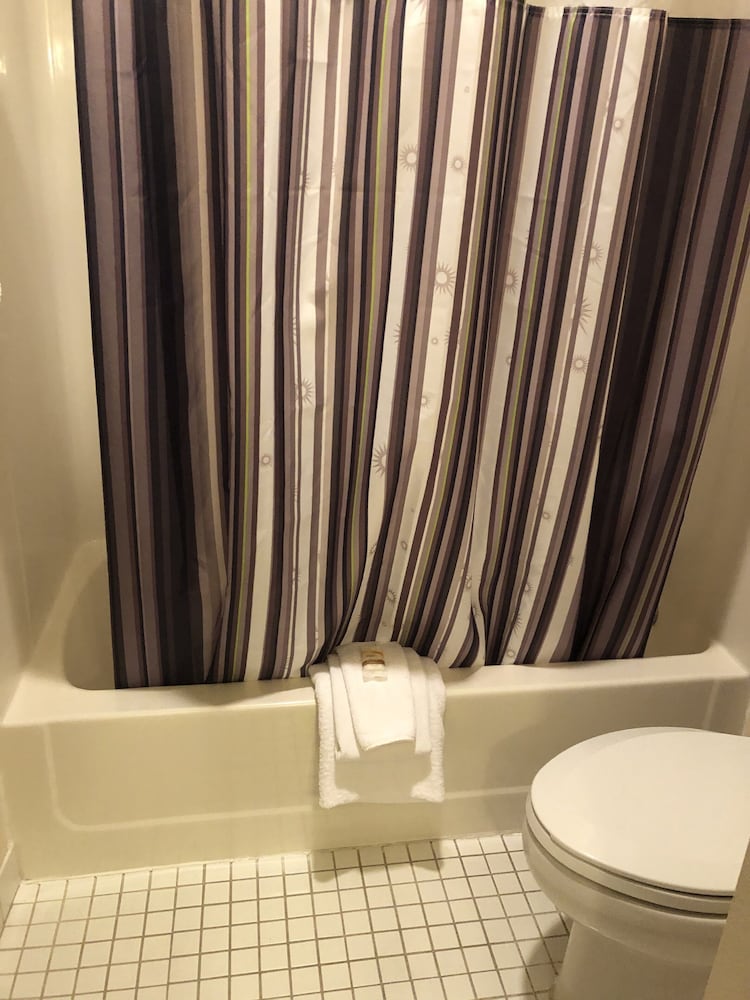 La Quinta Inn And Suites By Wyndham Plattsburgh 37/38