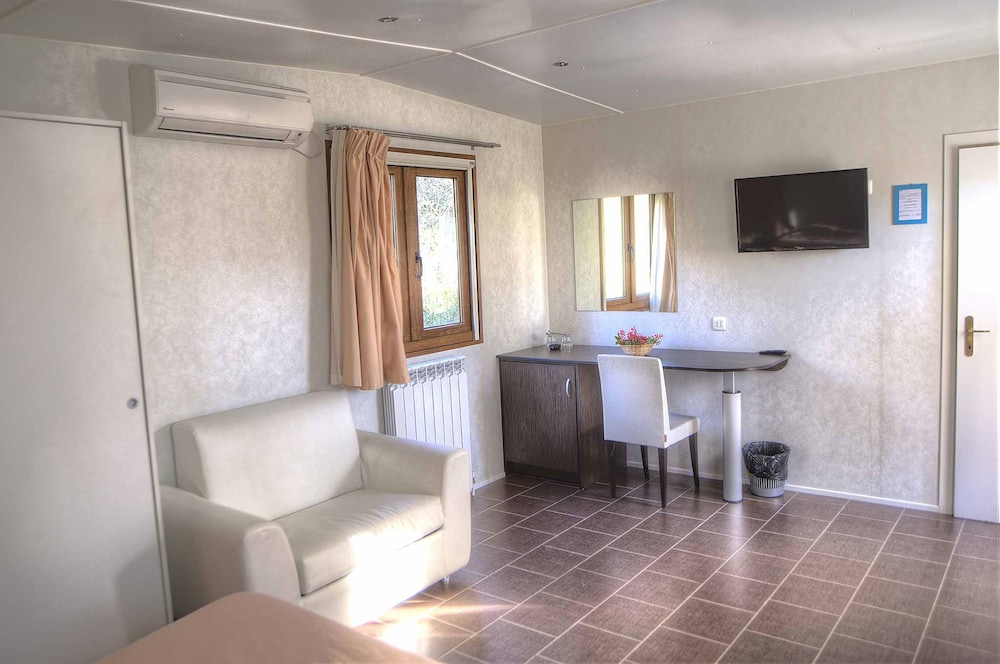 Flaminio Village Bungalow Park Campground 55/71