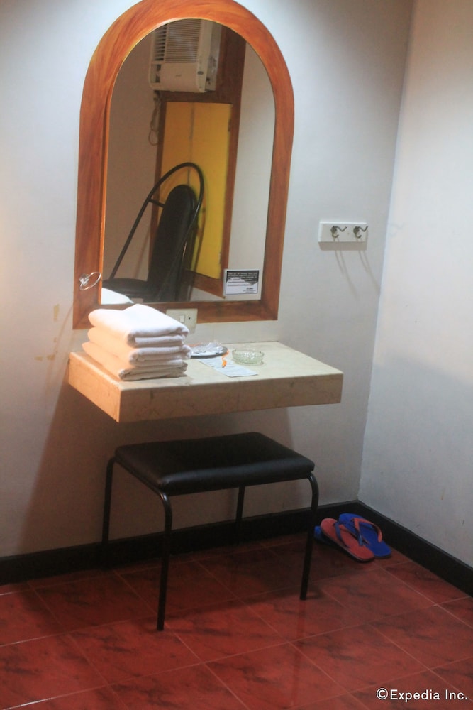 Halina Drive Inn Hotel - Pasay 13/16
