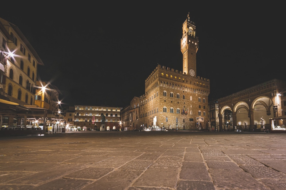In Piazza Della Signoria - Residenza D Epoca 73/80