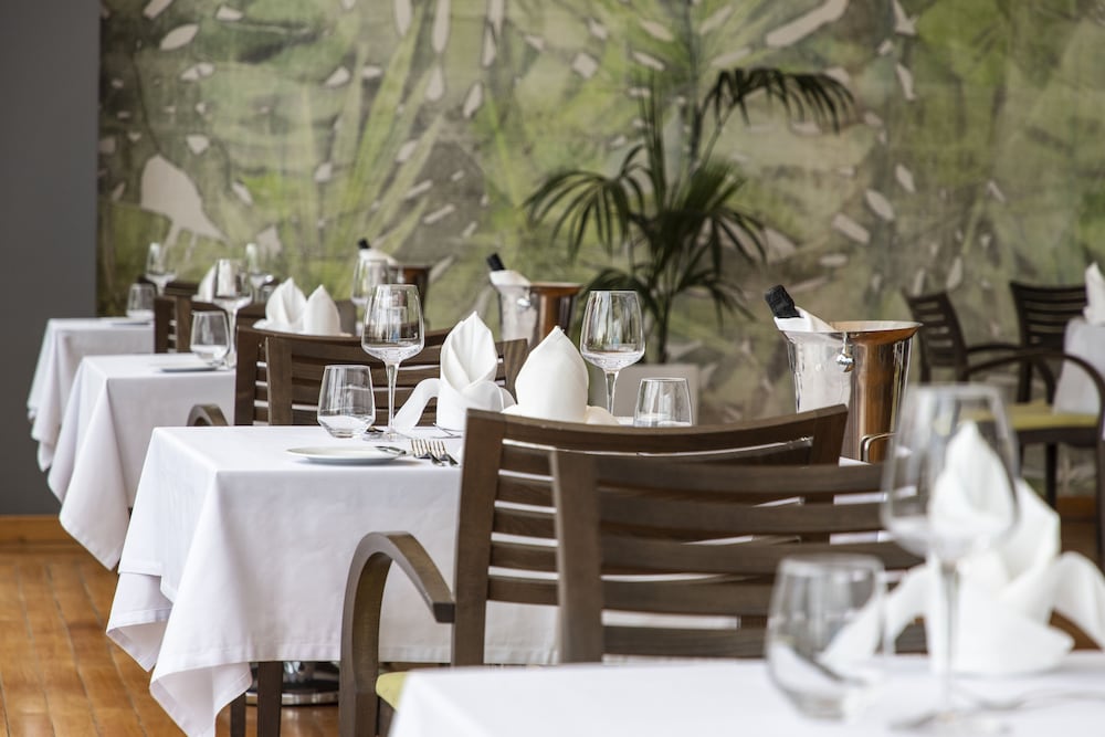 Eden Roc Resort Hotel 25/50