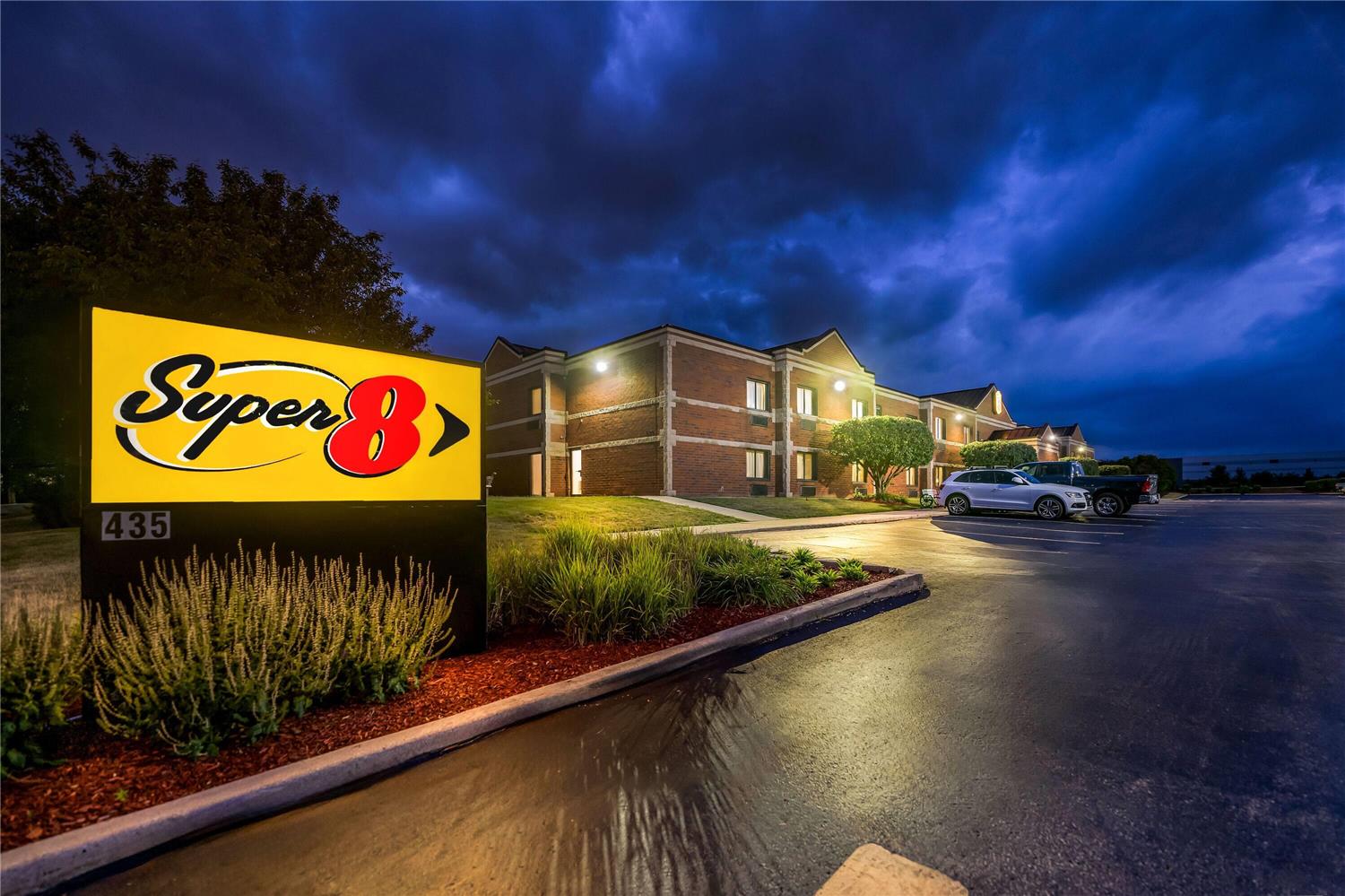 Super 8 by Wyndham Elgin 3/38