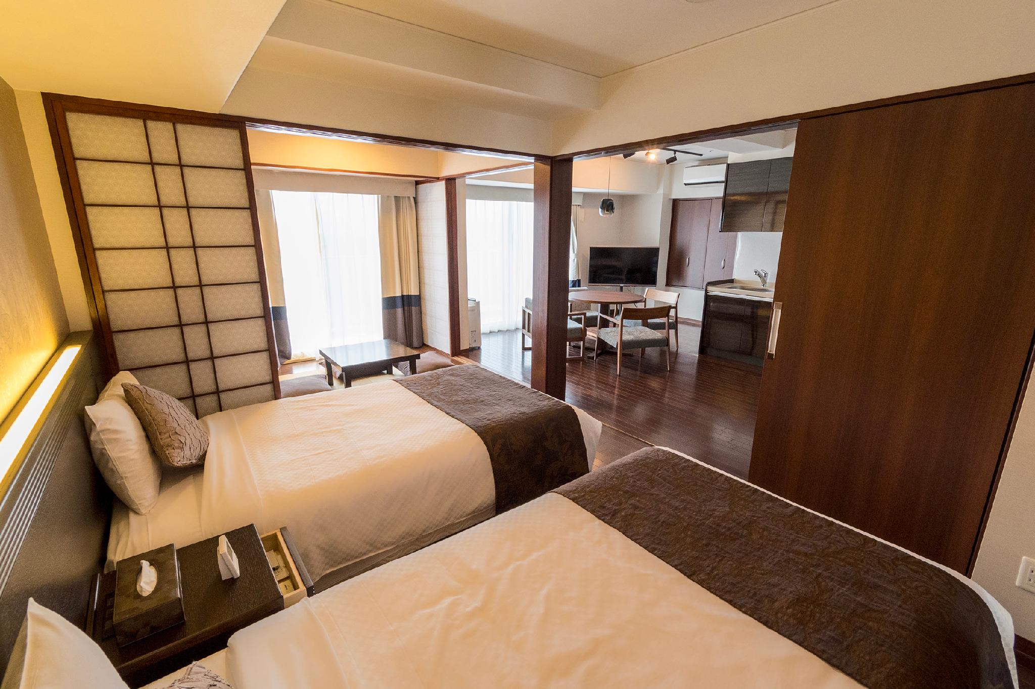 Junior Suite, Family