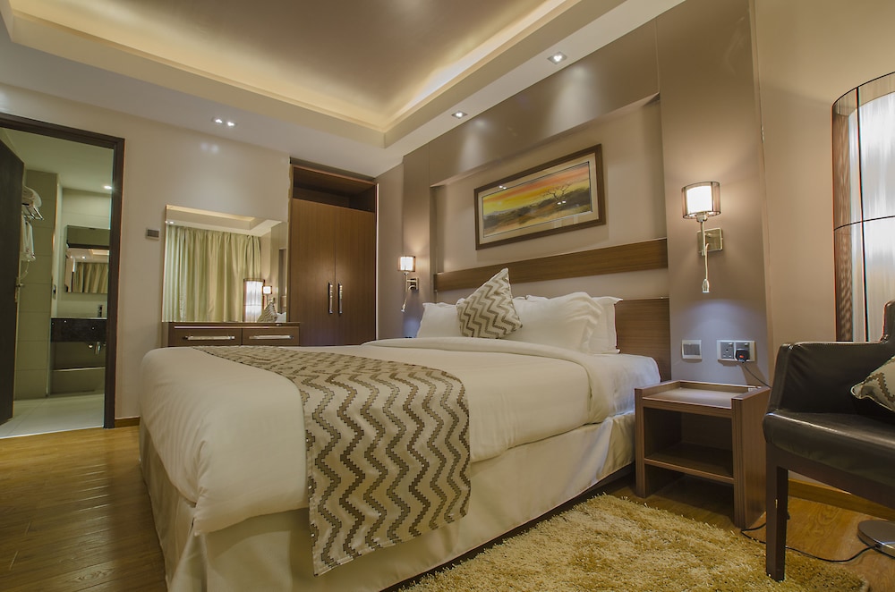 Ngong Hills Hotel 13/72