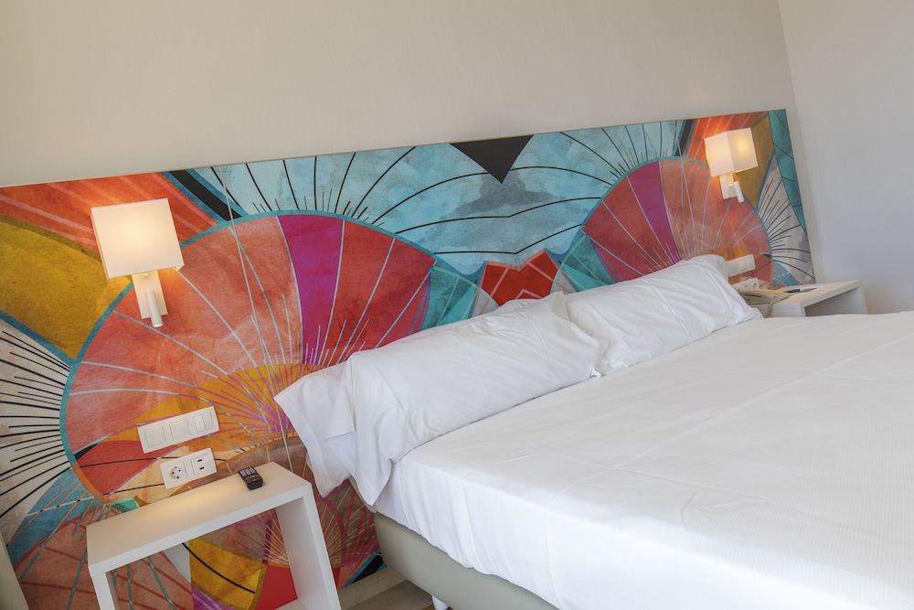 Premium, Triple, Double and Murphy Bed, City View, Balcony، Hotel BCL Levante Club and Spa - Adults Only 3/5
