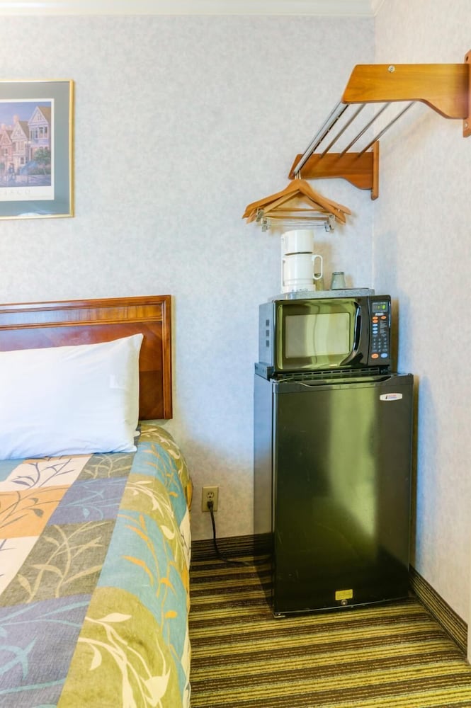 Francisco Bay Inn 30/42