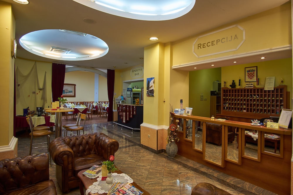 Hotel Vila Ruzica 36/64