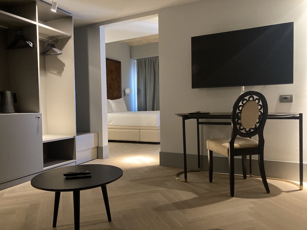 Hotel Dei Dragomanni 40/50