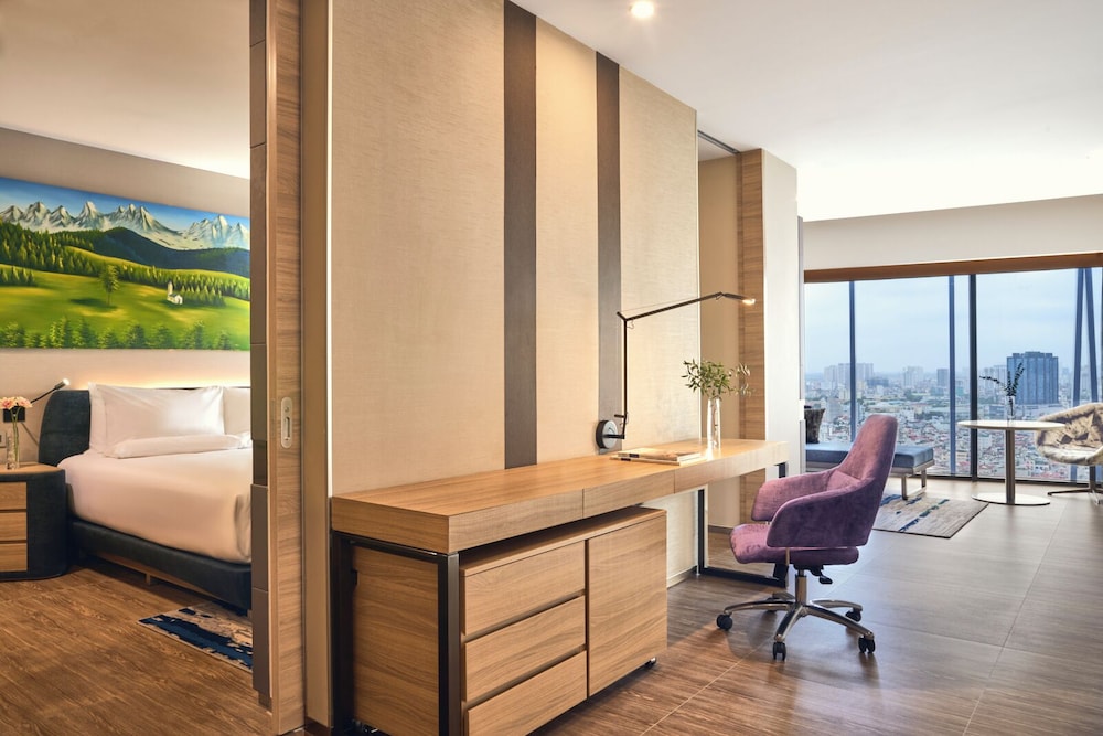 جناح تنفيذي بسرير كينج بإطلالة على المدينة مع دخول صالة النادي، Novotel Hanoi Thai Ha 5/9
