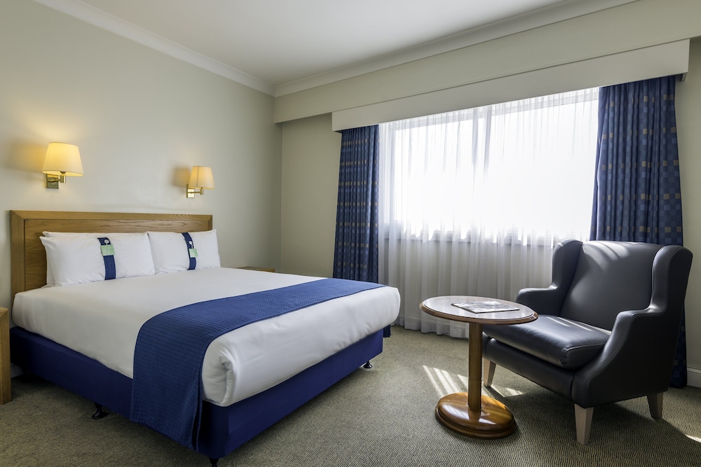 Holiday Inn London Sutton 24/73