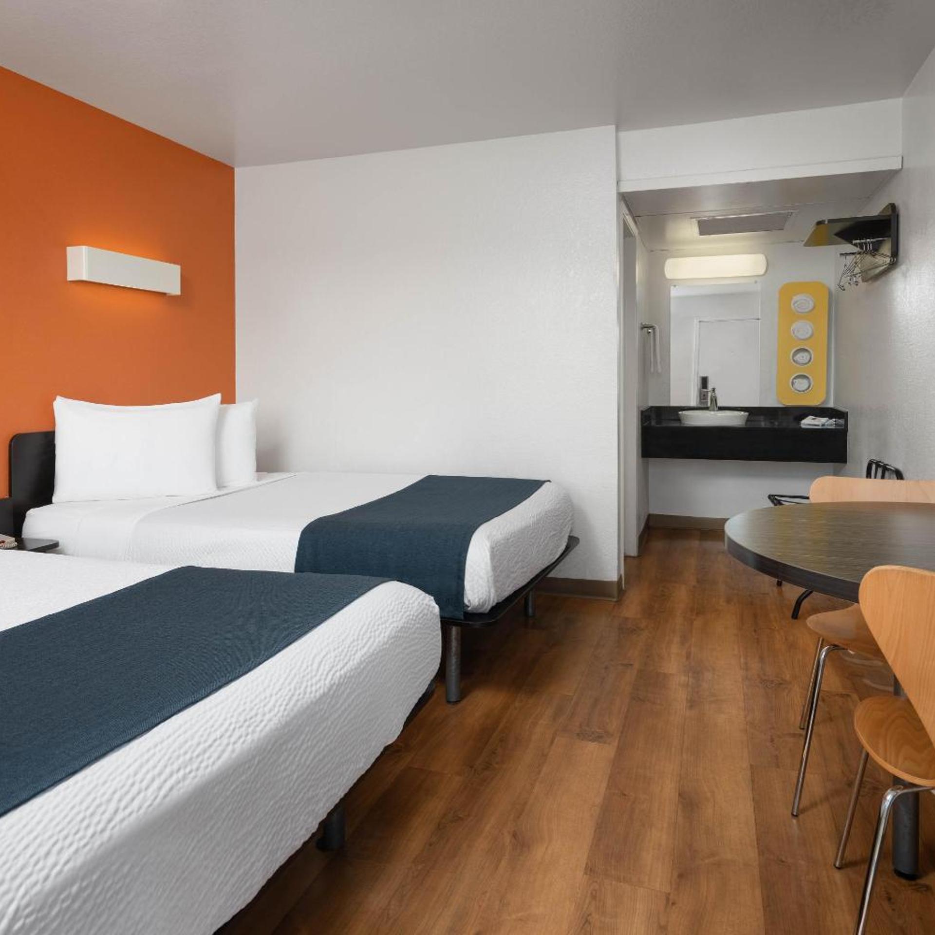 ROOM, QUADRUPLE