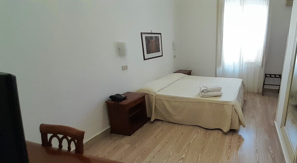 BUDGET, DOUBLE OR TWIN BED