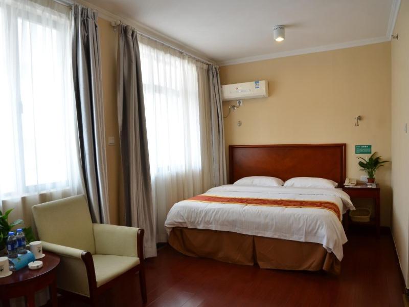 GreenTree Inn Huangshan Scenic Zone North Gate Express Hotel 8/16
