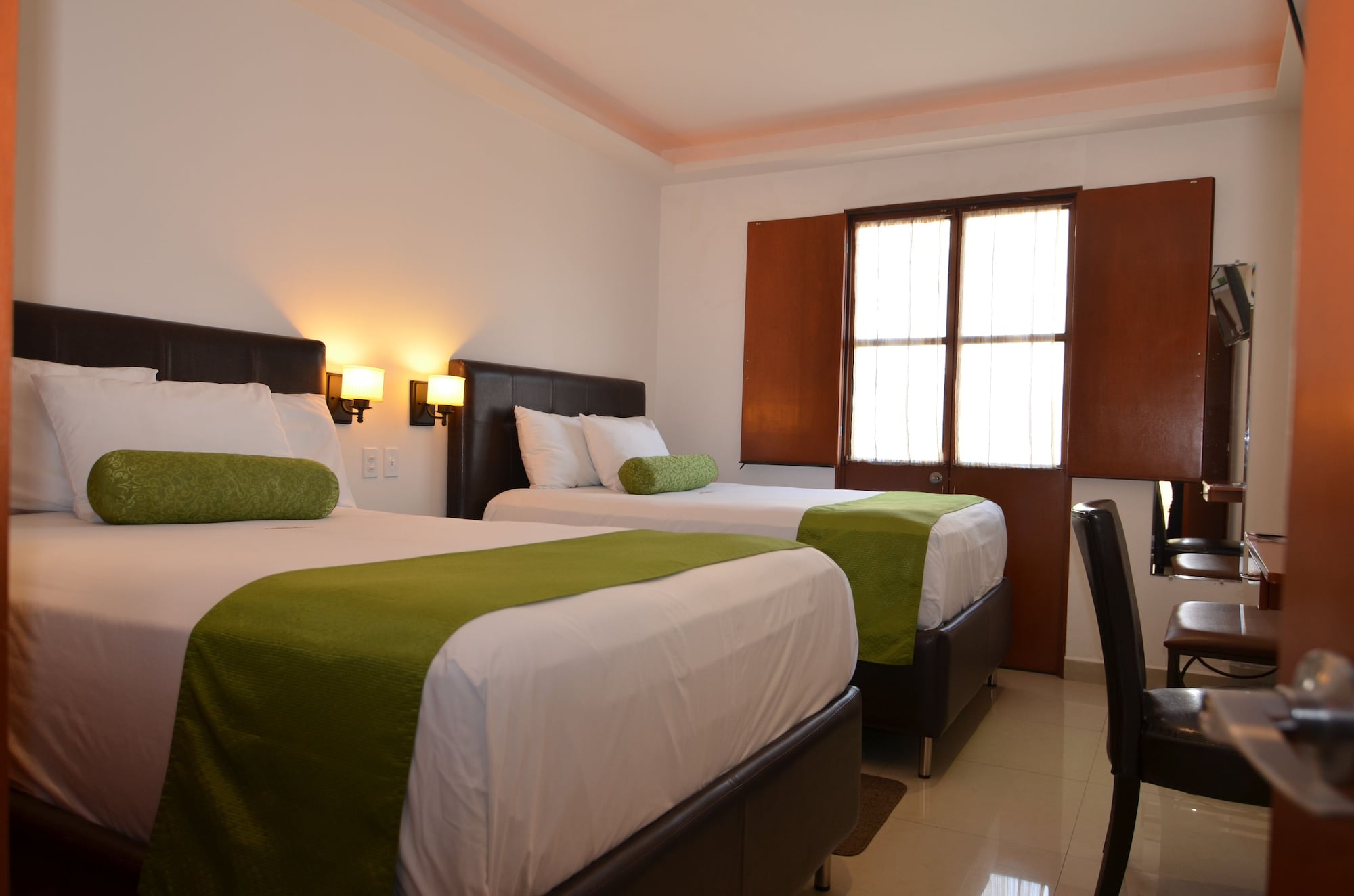 ROOM, DOUBLE BED