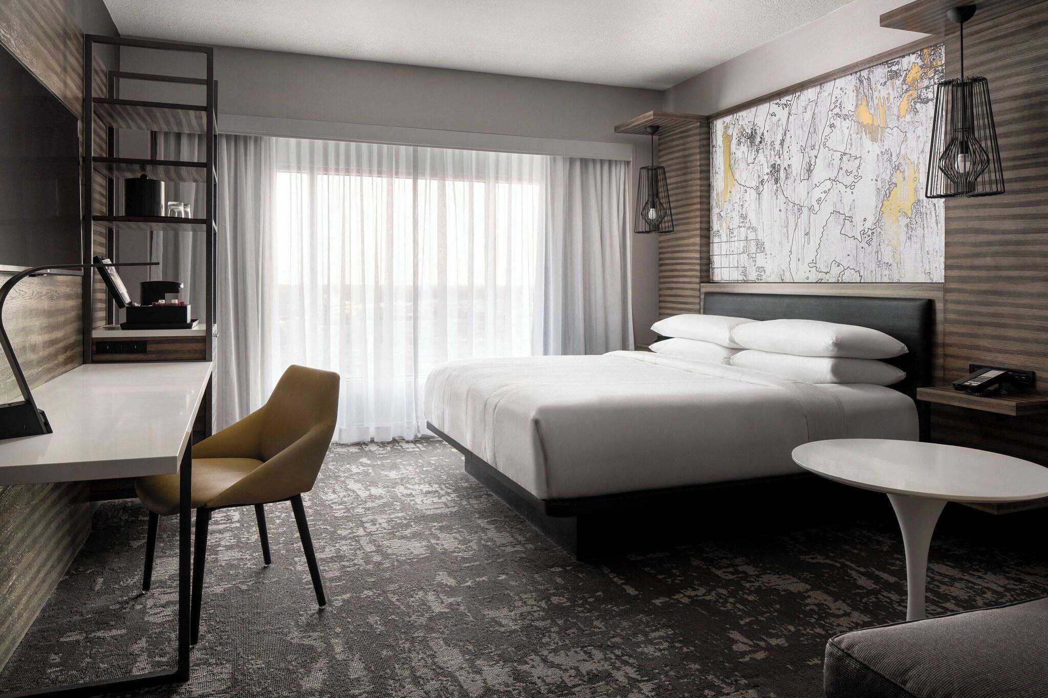 غرفة بسرير مزدوج لذوي الإعاقة، Marriott Indianapolis North 2/5