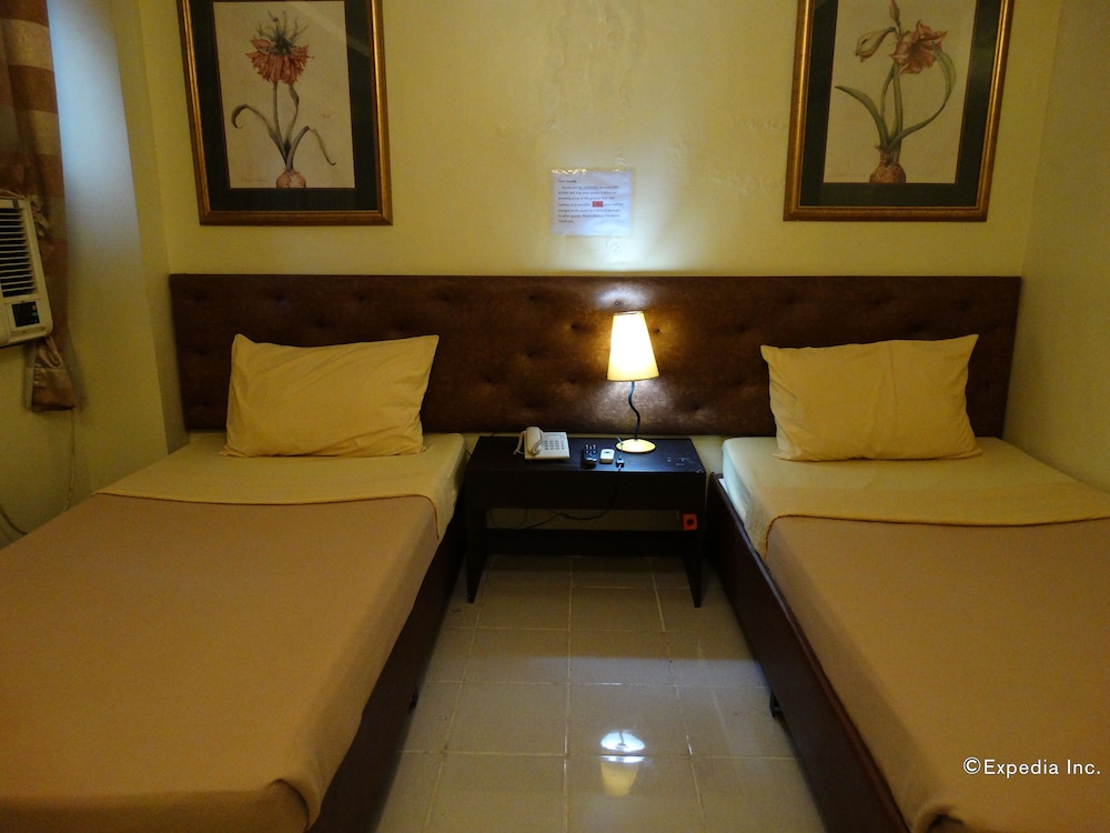 Silver Oaks Suite Hotel 17/25