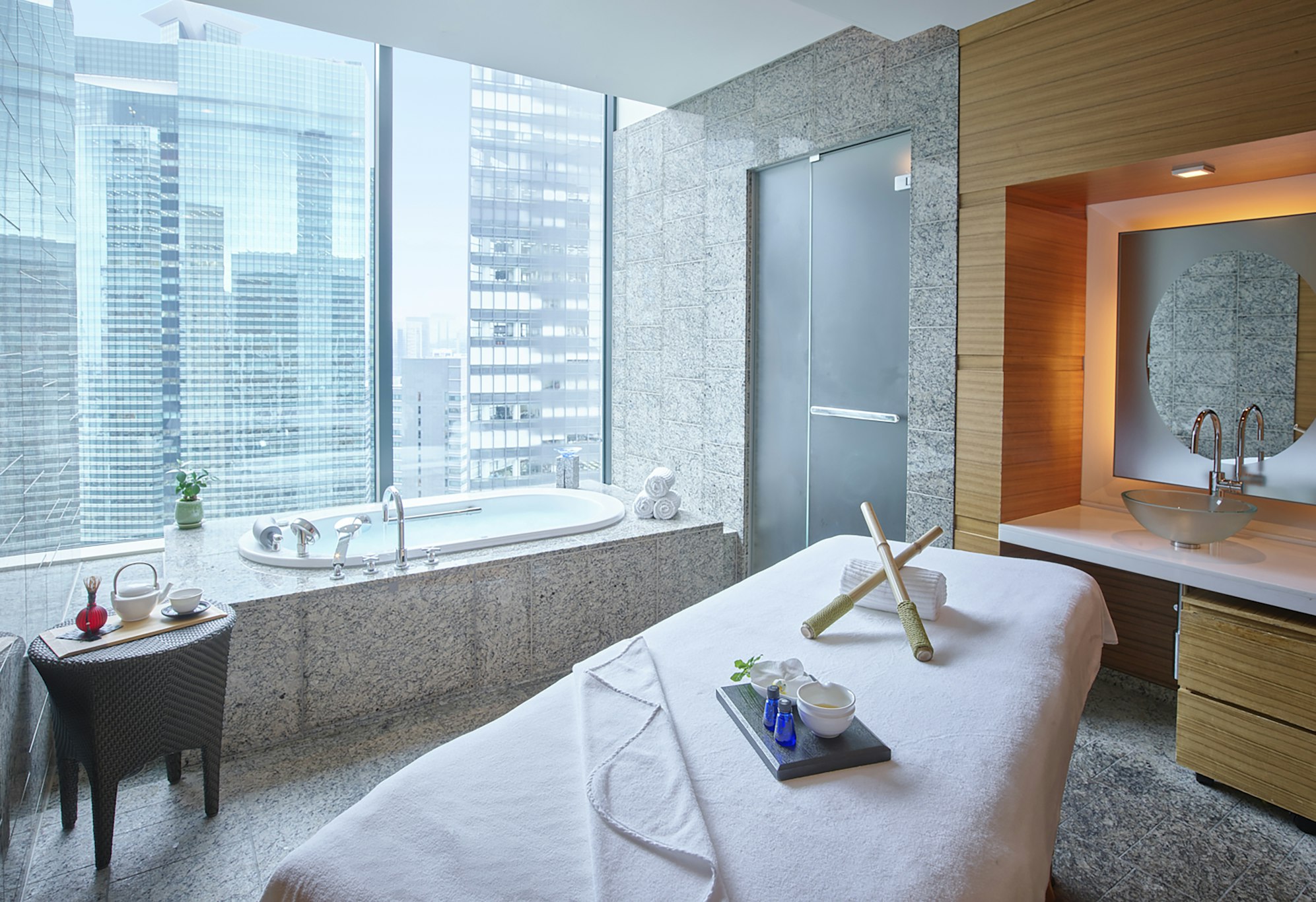 Conrad Tokyo 25/50
