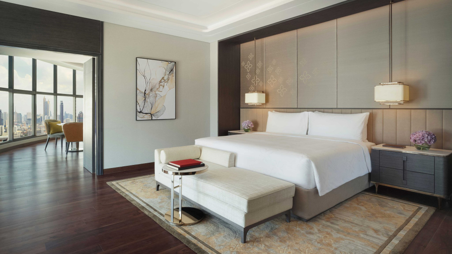 Ambassador, Suite