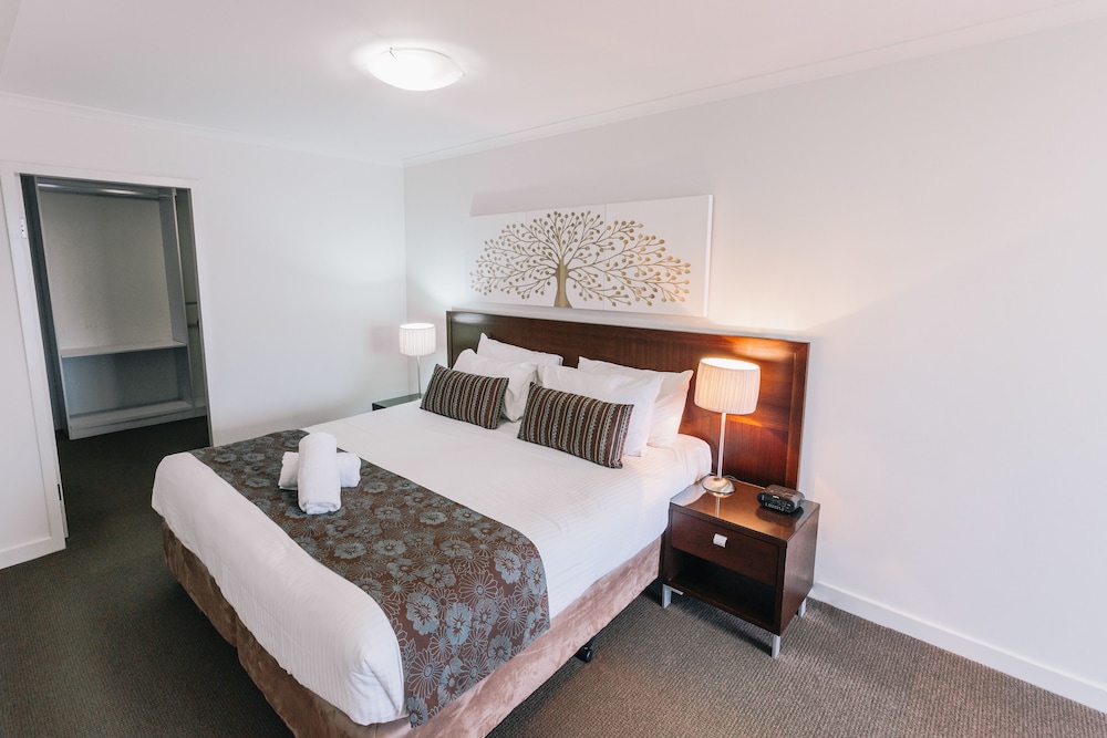 3 BEDROOMS, APARTMENT