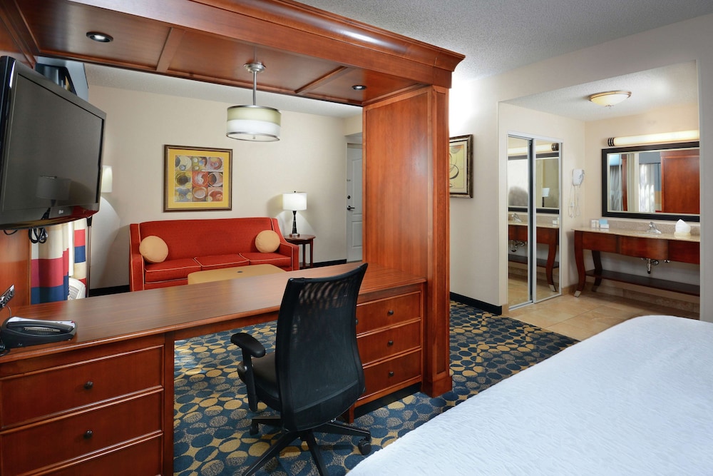 Hampton Inn & Suites Huntersville 33/37