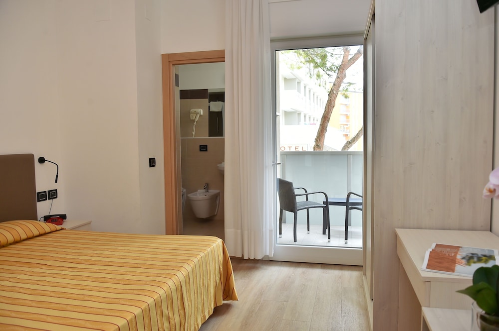 ROOM, QUADRUPLE, BALCONY