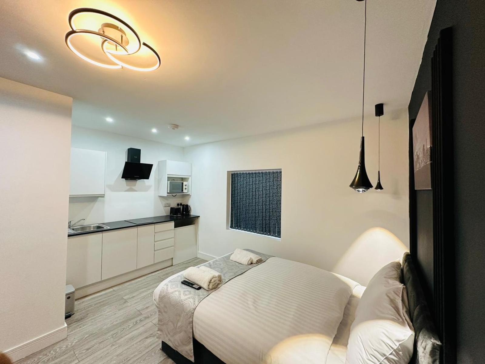 Shepiston Lodge Heathrow 12/14