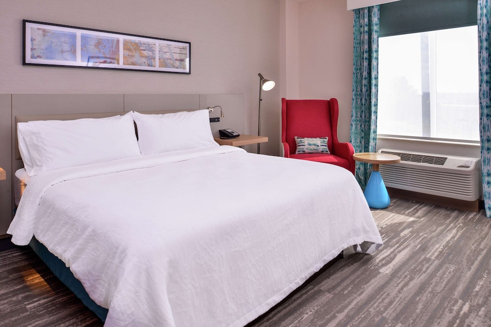 ROOM, KING BED