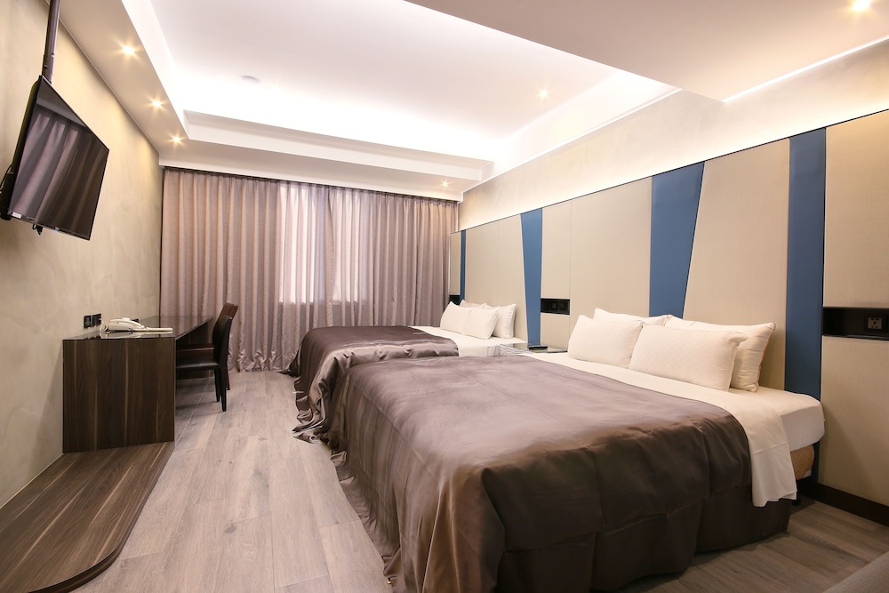 Feng Cai Motel 7/50
