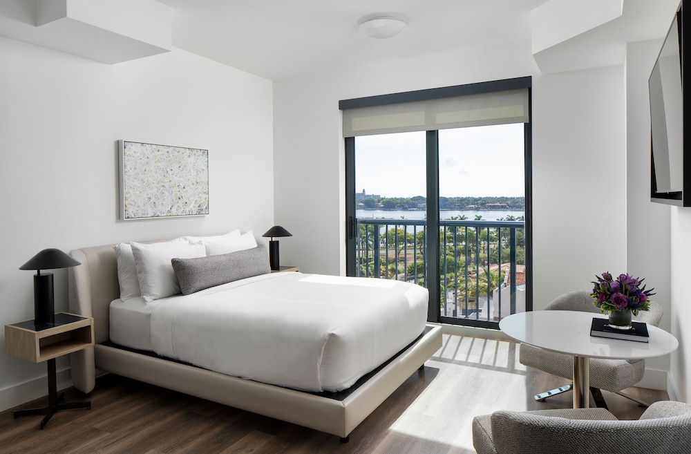 ROOM, QUEEN BED, COAST VIEW
