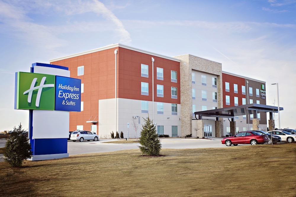 Holiday Inn Express Suites Rantoul 10/76