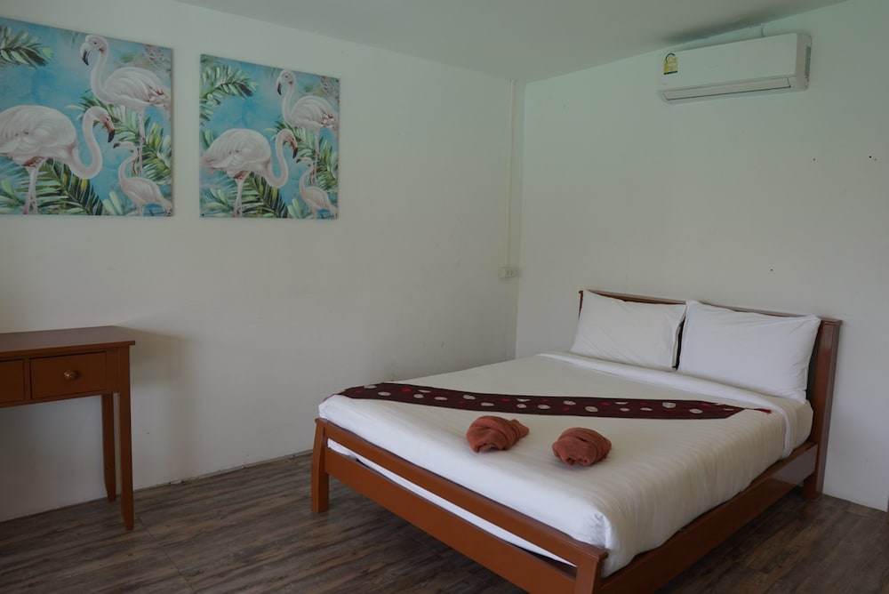 Phi Phi Cozy Seafront Resort 34/67