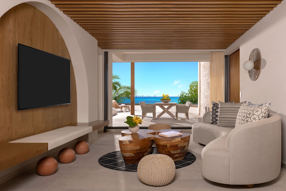 Impression Isla Mujeres by Secrets 30/50