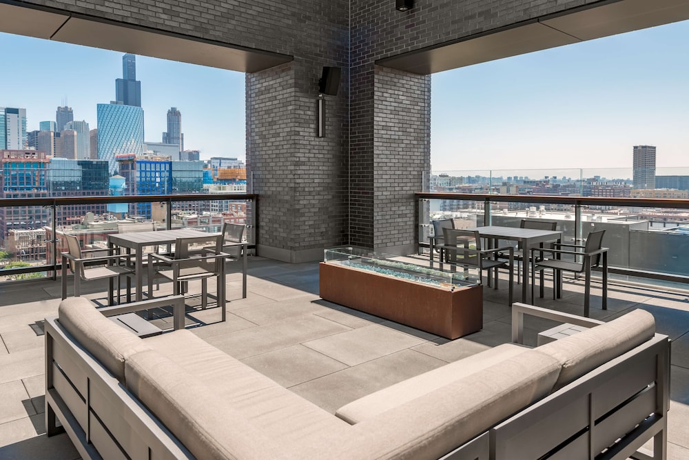 Hyatt House Chicago West Loop 43/56