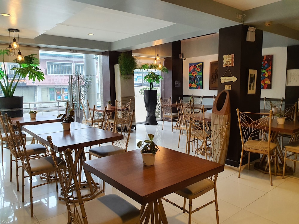 Festive Hotel Makati 46/60