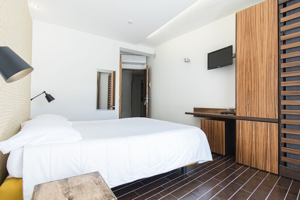 Marina 10 Boutique Design Hotel 7/46
