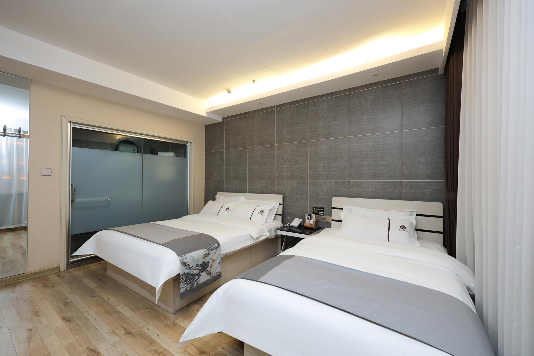 Elegant, Twin Beds