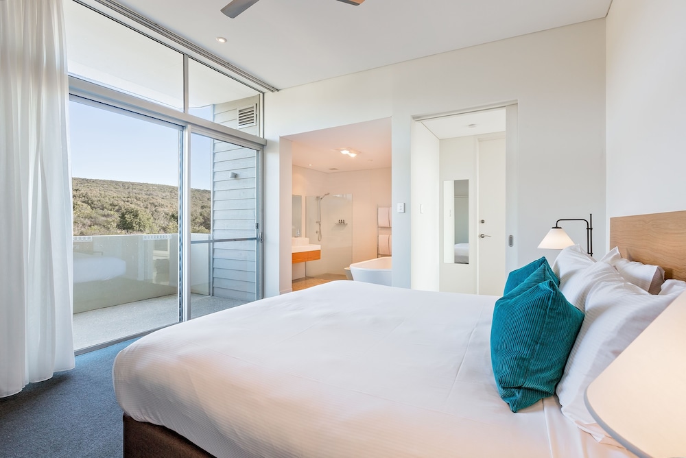 Smiths Beach Resort 15/85