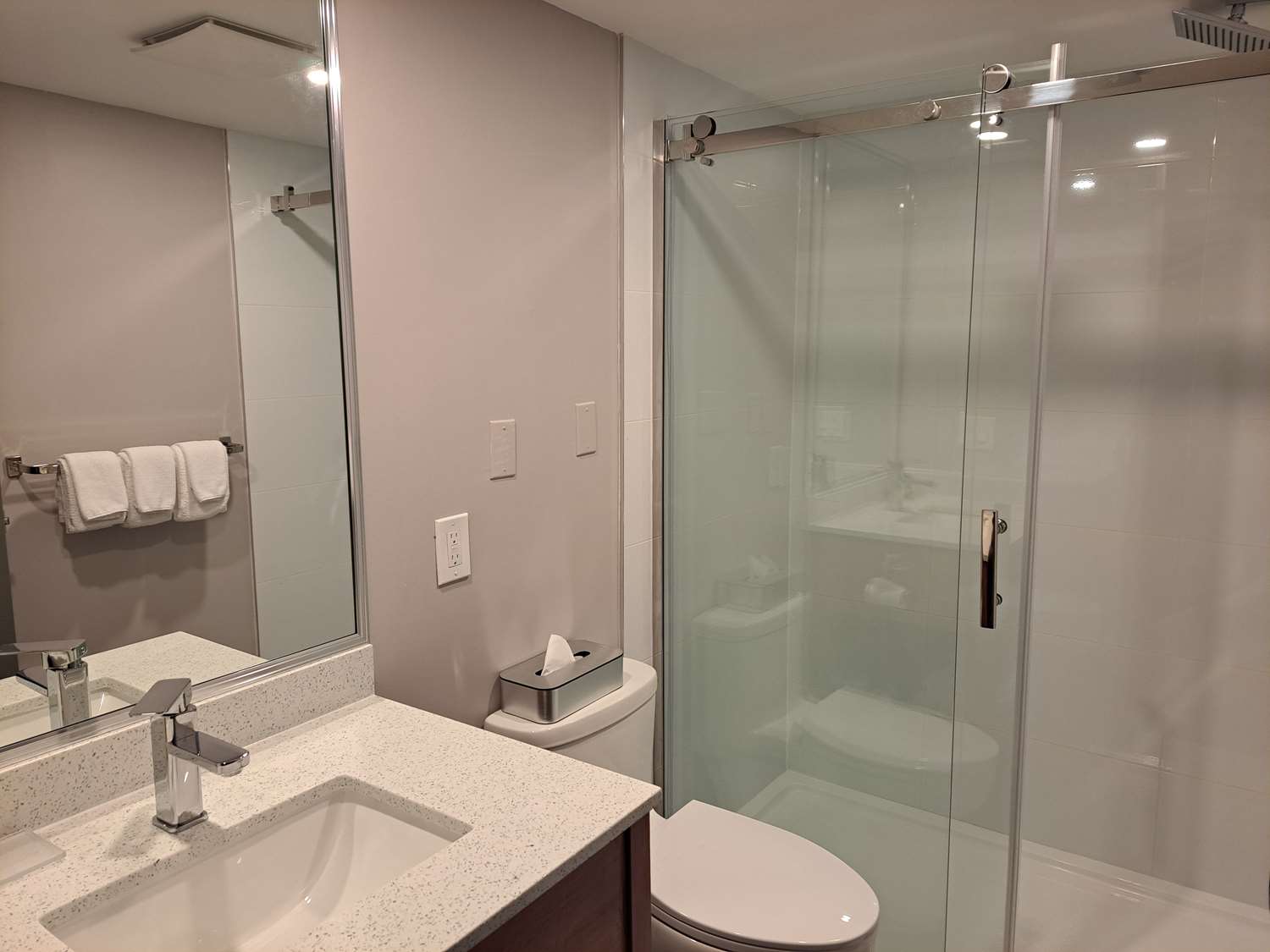 غرفة تنفيذية بسريرين كوين، Best Western Plus Vancouver Airport Hotel 4/4