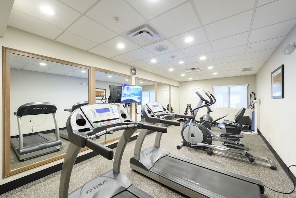 Holiday Inn Express Suites Jamestown 26/40