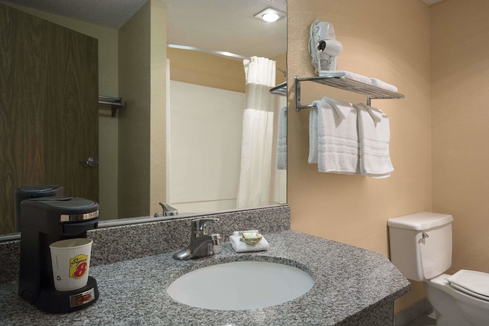 Super 8 By Wyndham Amarillo Central Tx 23/57
