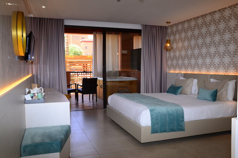 Medina Gardens - Adult only 24/73