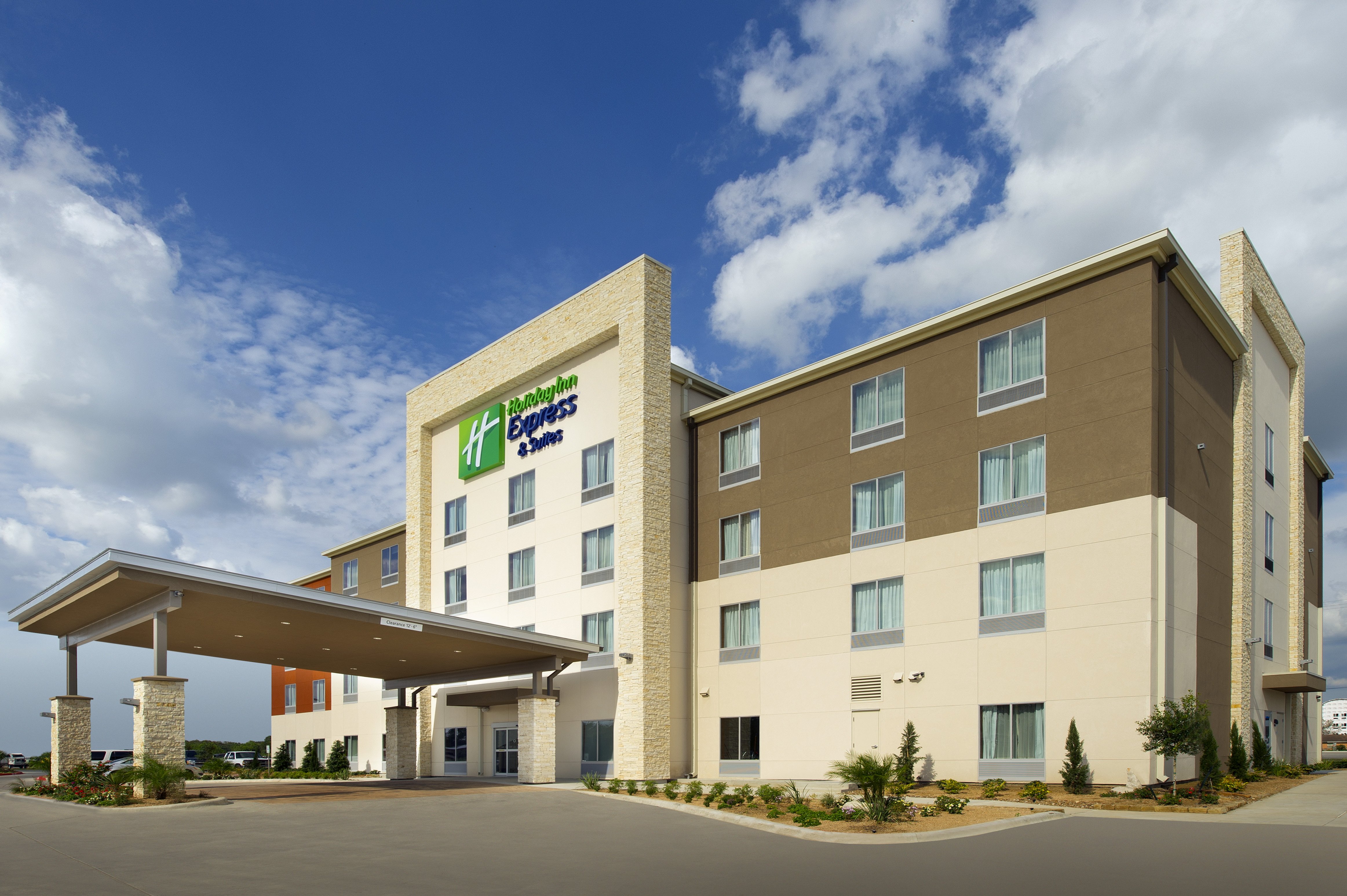 Holiday Inn Express & Suites Bay City 2/19