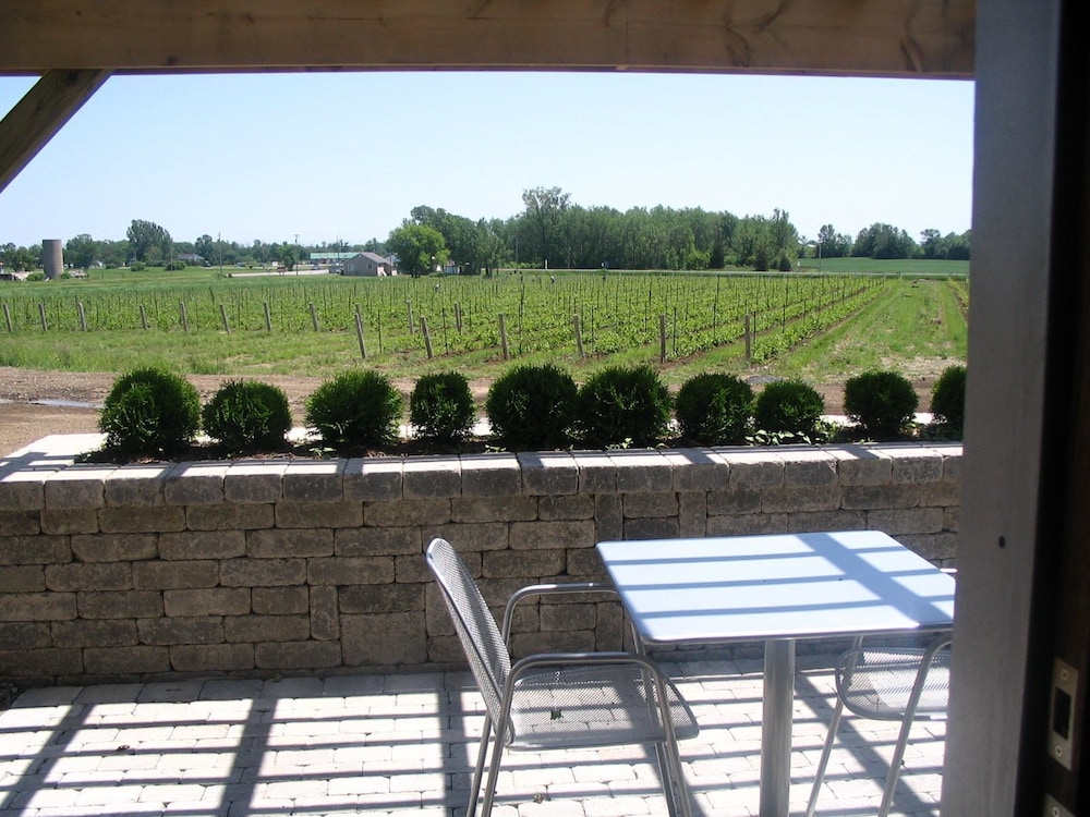 Huff Estates Inn & Winery 3/48