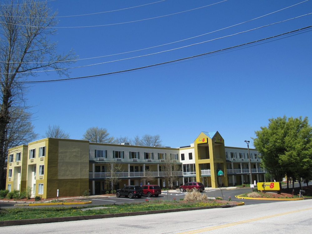 Super 8 by Wyndham New Cumberland 3/64