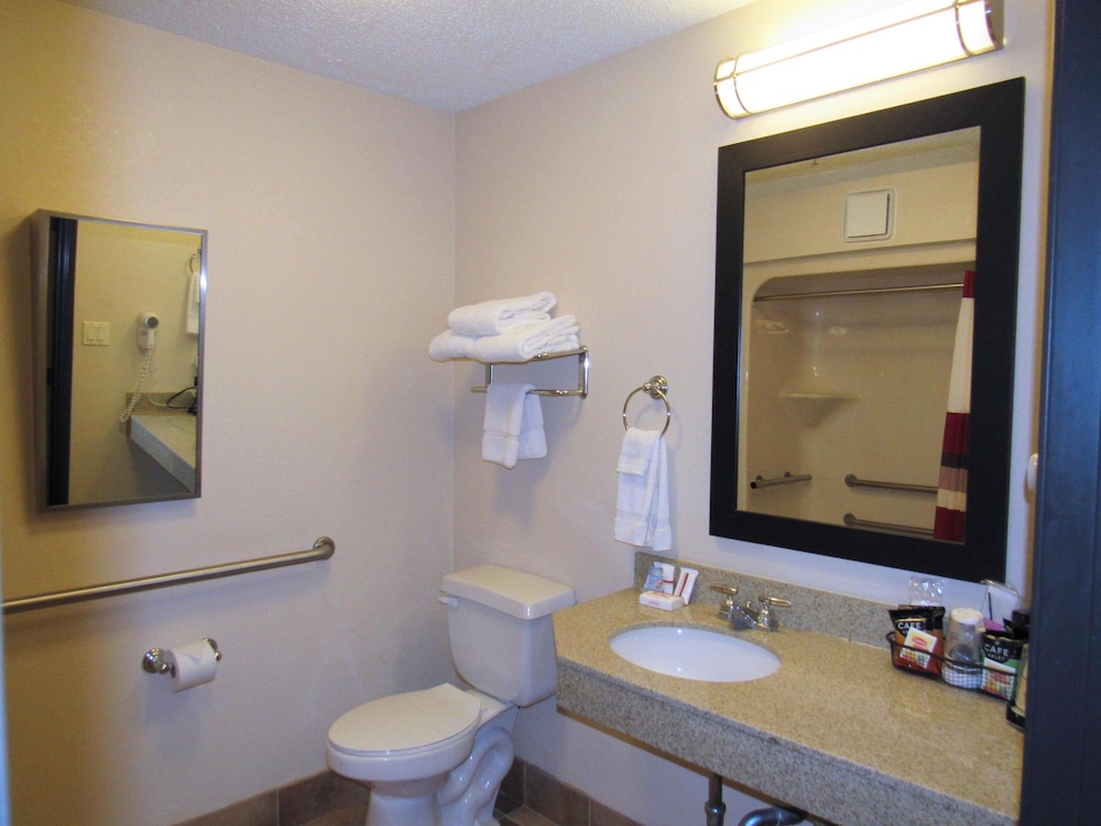 Red Roof Inn Fargo 15/31