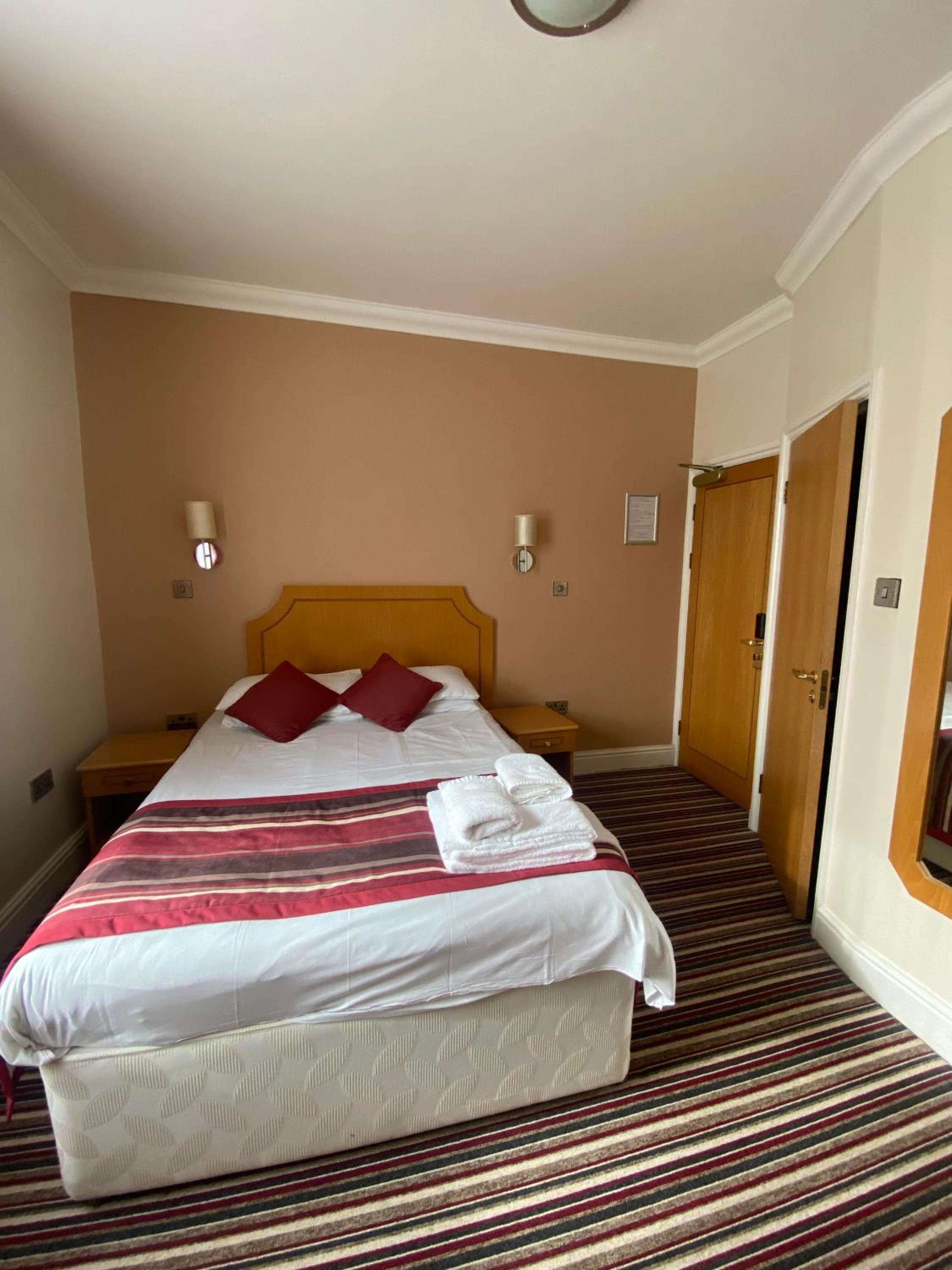 غرفة بسرير مزدوج، The Lawn Hotel 4/8