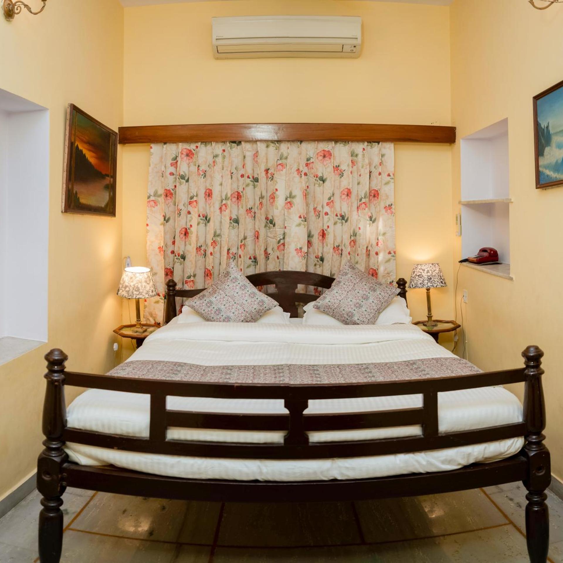 Super, Deluxe, Double Bed