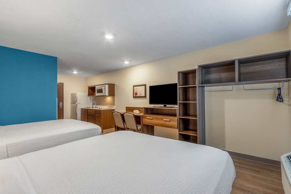 STANDARD, 2 QUEEN BEDS