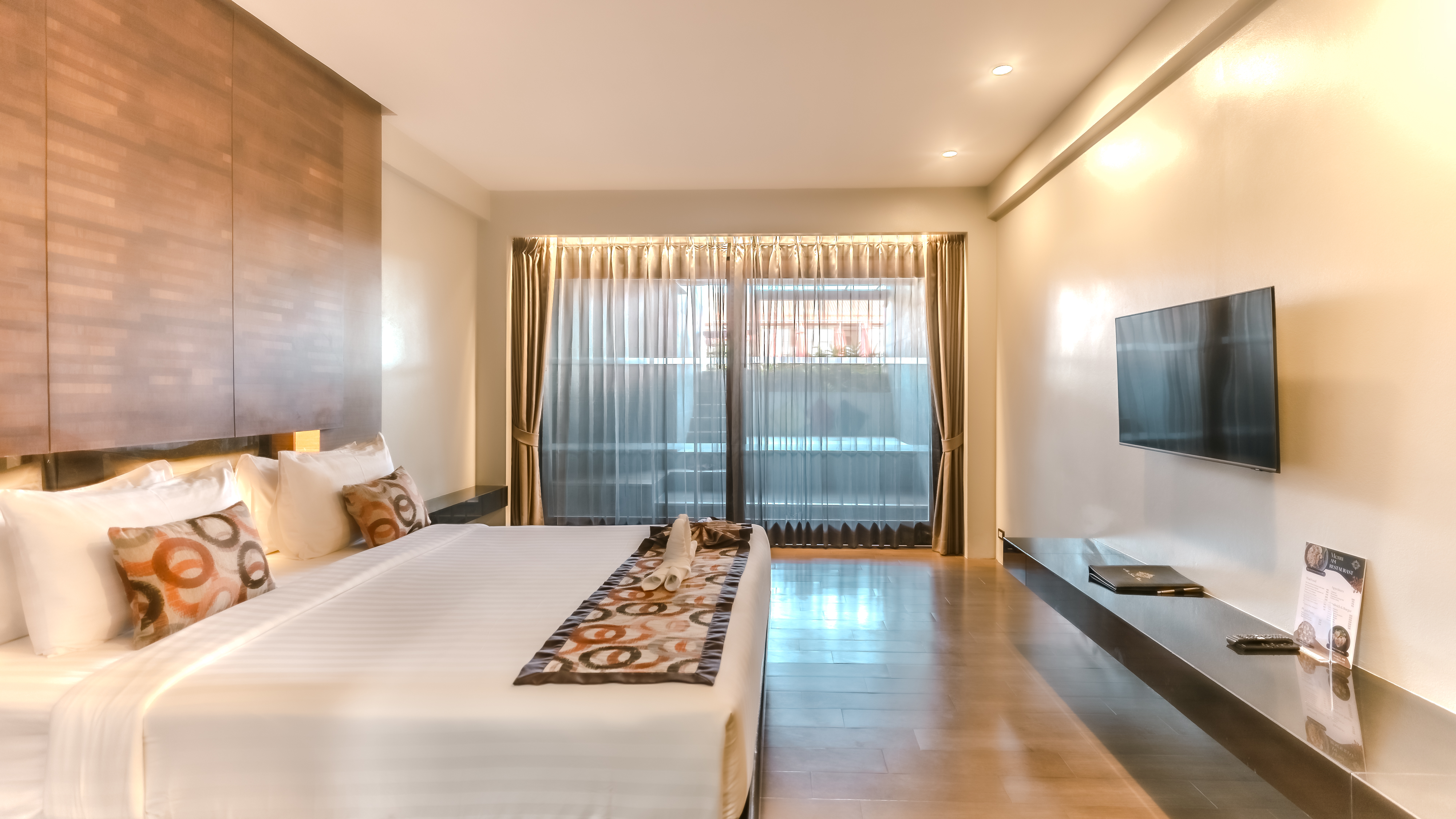 Deluxe Pool Acces Room